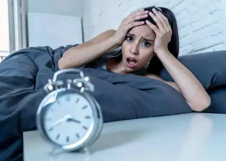 大家被“8小时睡眠论”欺骗了？60岁之后，最佳睡眠时间是多久？（60岁的人睡眠多长时间）
